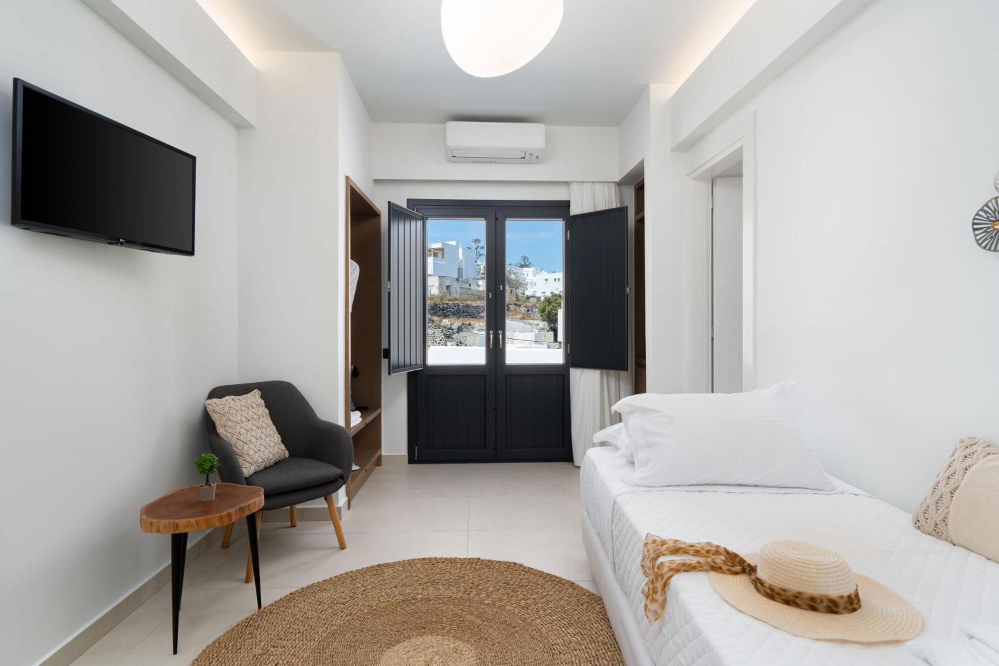 Cuore Santo Suites Fira  Exterior photo